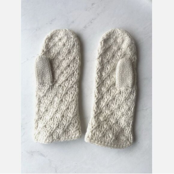 NEW H&M Girls Ivory White Wool Knit Mittens With Bow One Size Fits 8-11 Y - Picture 3 of 6